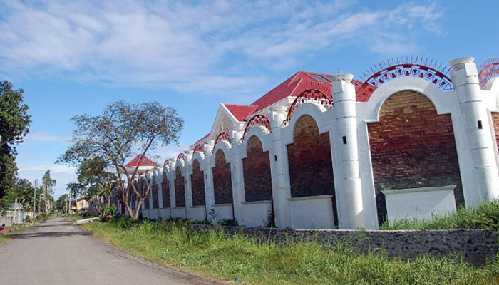 The famous mansion is behind this wall